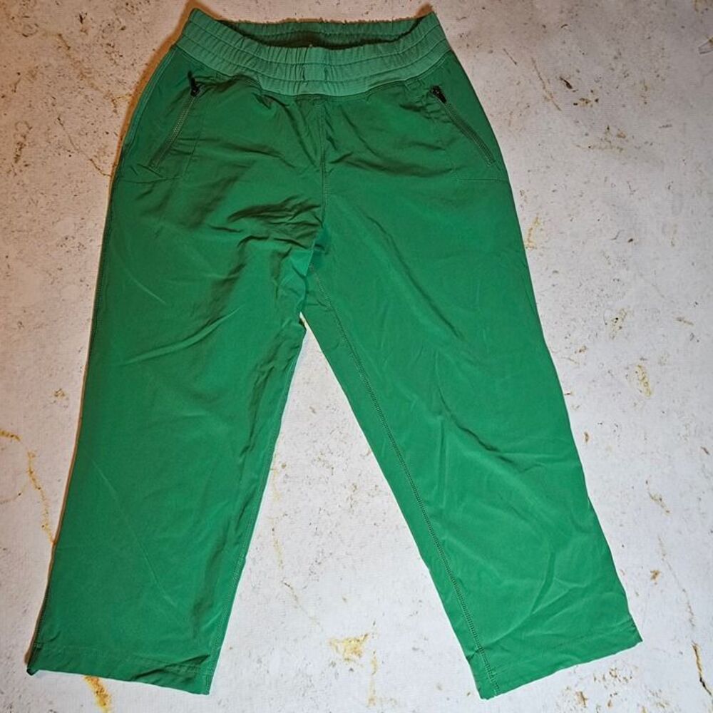 Fabletics Women’s Green Capri Jogger Pants Size Small S – Stretch Comfort Active